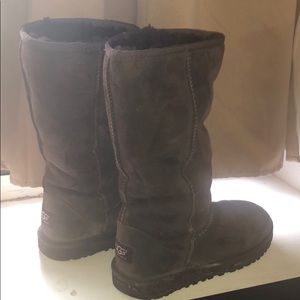 UGG classic tall fits size 6/6.5